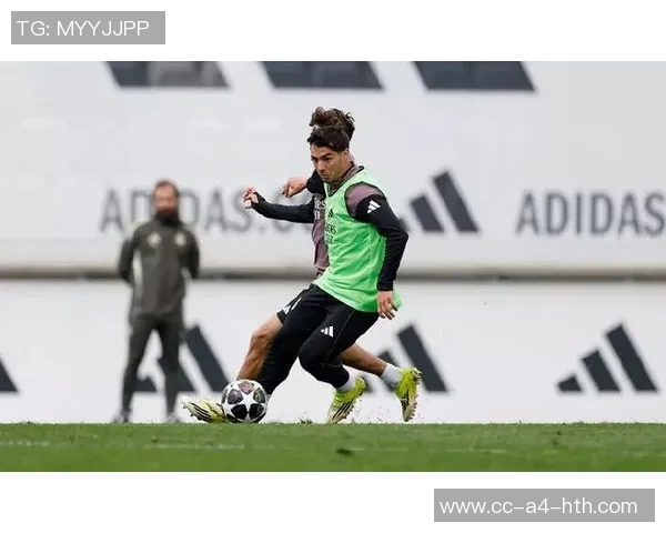 皇马训练照曝光姆巴佩卡雷拉斯与库尔图瓦齐聚备战新赛季